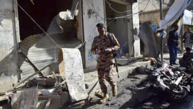 Suicide attack on Pakistani troops with one dead and two injured