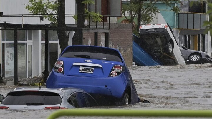 The heavy rainfall of Argentina’s port city underwater + movie