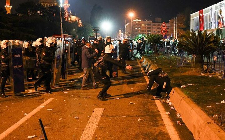 Yerlikaya: ۱۰ Turkish police were injured during protests