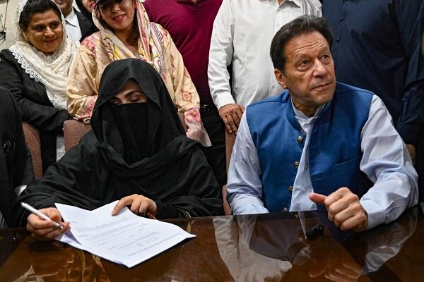 Imran Khan and Wife Sentenced to 17 Years in Prison in Toshakhana Case /Imran Khan , Pakistan , Toshakhana case , corruption , political scandal